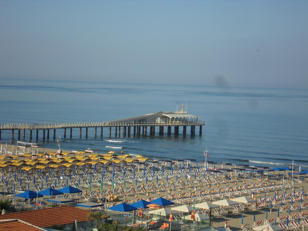 Hotel Margot Lido di Camaiore Eksteriør bilde